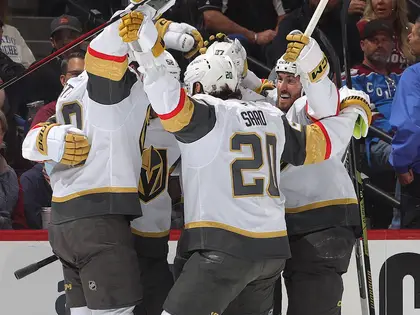Vegas inizia la finale di Conference piazzando subito un colpo in trasferta, Avalanche battuti