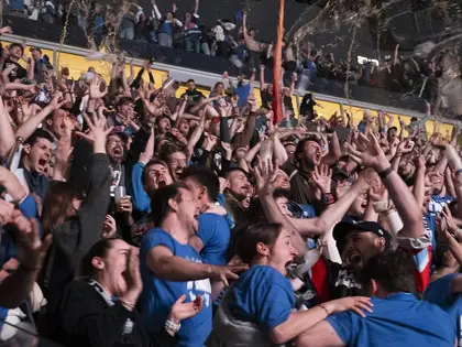 Des supporters de Gottéron indignés par la hausse des prix des abonnements de la BCF Arena