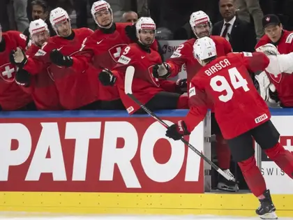 Hockey sur glace – Mondial 2026: au terme d’un match de folie, la Suisse bat la Finlande 4-2 et termine à la tête de son groupe