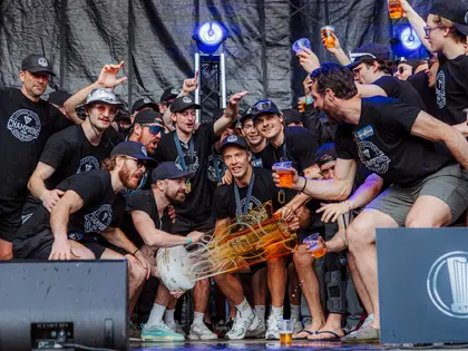 Ils ramènent la coupe devant votre maison. Les joueurs de Gottéron vont traverser le canton avec le trophée - La Liberté