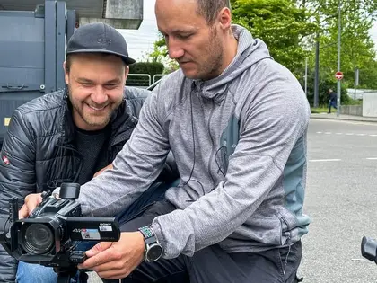 Eishockey 2026 WM-Magazin: 17 Tage, 17 Sendungen, 2 Kameramänner