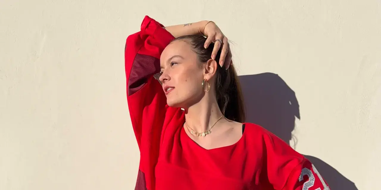 Influencerin Lynn begeistert mit funkelndem Schweizer Trikot Frauen fürs Eishockey - Tages-Anzeiger