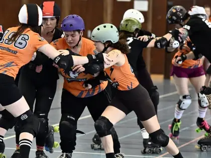 Coup de projecteur sportif: le roller derby s’invite à la patinoire des Mélèzes