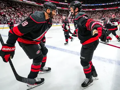 I Carolina Hurricanes tornano a giocarsi la Stanley dopo vent’anni, eliminati i Canadiens