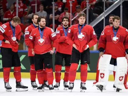 Christoph Bertschy «ne peut plus voir cet argent!». La Suisse échoue une nouvelle fois en finale du mondial de hockey masculin - La Liberté