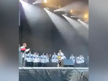 Devant 80'000 fans: Les Finlandais célèbrent leur titre… avec une chanson de la Nati