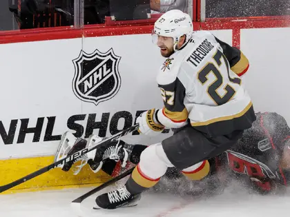 Sept succès de rang: Vegas dompte les Hurricanes dans un match à rebondissements