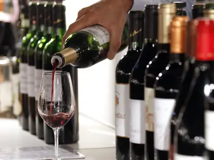 Du vin autrichien servi aux Mondiaux de hockey à Fribourg: vignerons et élus s’insurgent