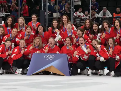 Schweiz sucht neuen Impuls: Wird eine Kanadierin Eishockey-Nationaltrainerin? - Neue Zürcher Zeitung