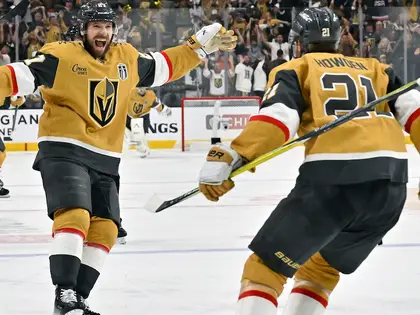 Vegas vince una partita folle e si porta avanti 2-1 su Carolina, Marner grande protagonista