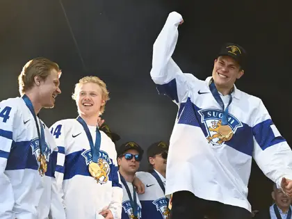 Dans un bar-karaoké: Jesse Puljujärvi s'est fait voler sa médaille d'or