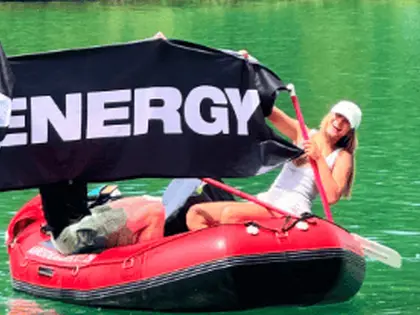 Wette um einen freien Arbeitstag: Energy-Moderatorin paddelt mit dem Böötli von Bern nach Olten