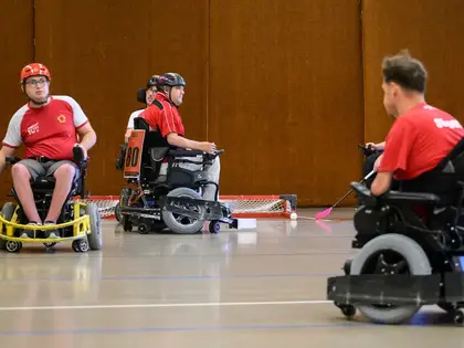 Powerchair Hockey in Aktion: Beim Training von Rolling Thunder Bern